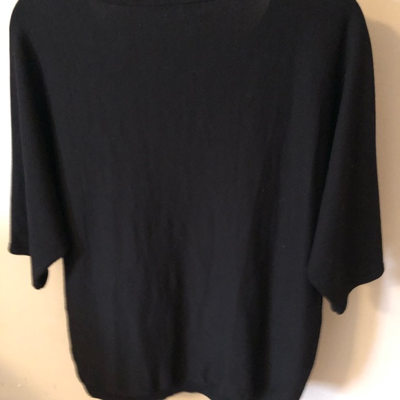 Women’s sz med black top with grommet accents - Picture 6 of 8